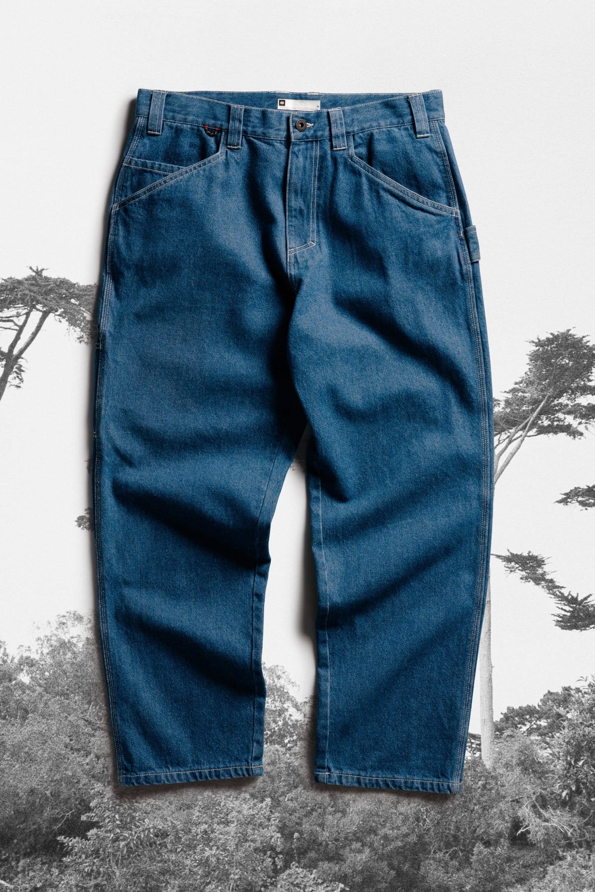 686 Men’s Unwork® Hammerhead Denim Pant in heavyweight blue denim, featuring front slash pockets and a straight-leg fit.