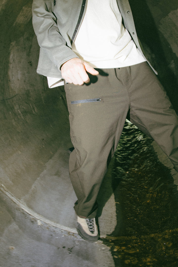 686 Men's Free Loader Pant - Loose Fit — OLIVE (vista 2)