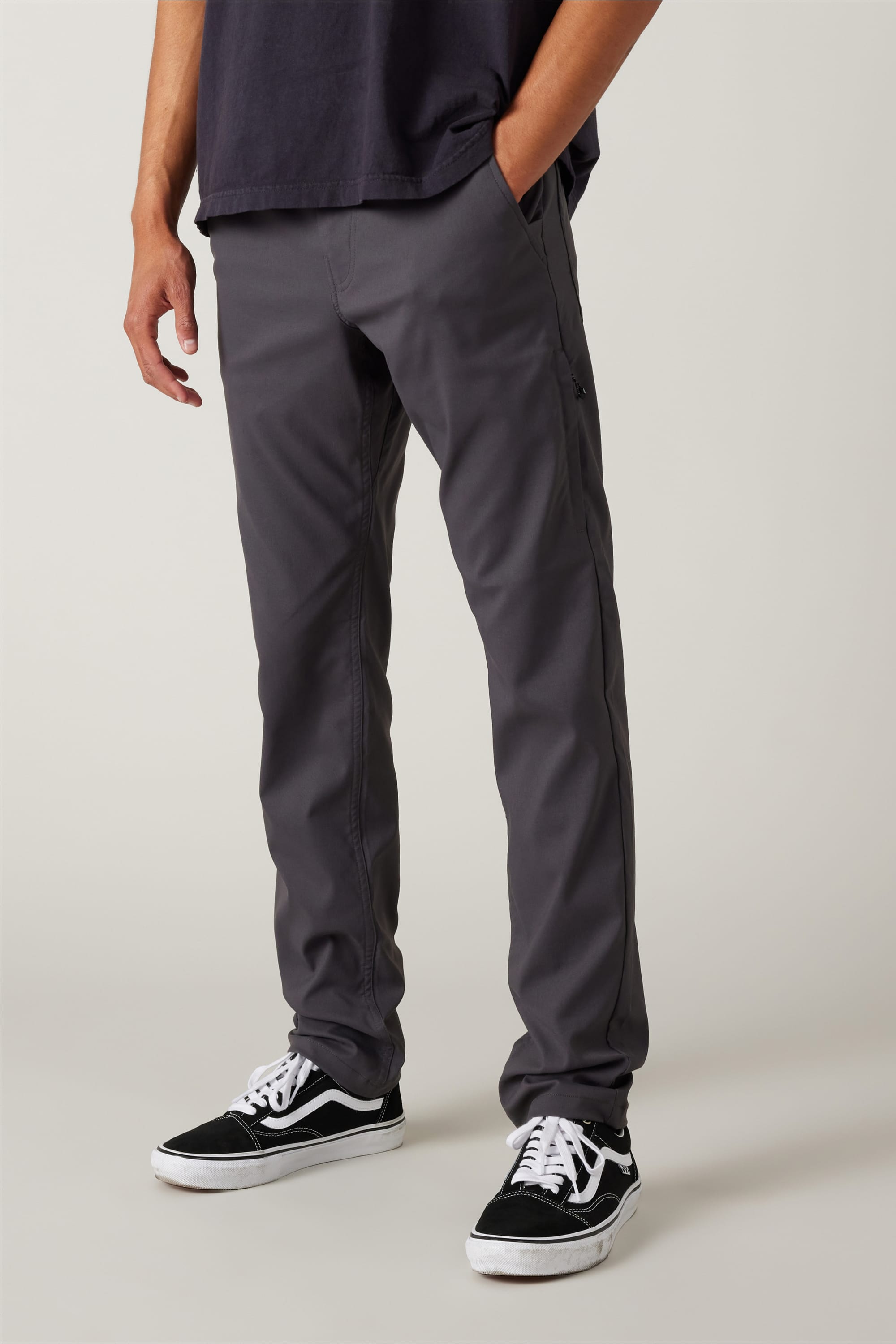 ウェア Logo Anywhere Pants Lightweight Carrot Leg Pants with 3D Logo | Erreà