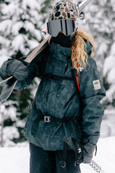 686 Women's GORE-TEX® Willow™ Insulated Jacket - MOSS GREEN SCRATCH CAMO
