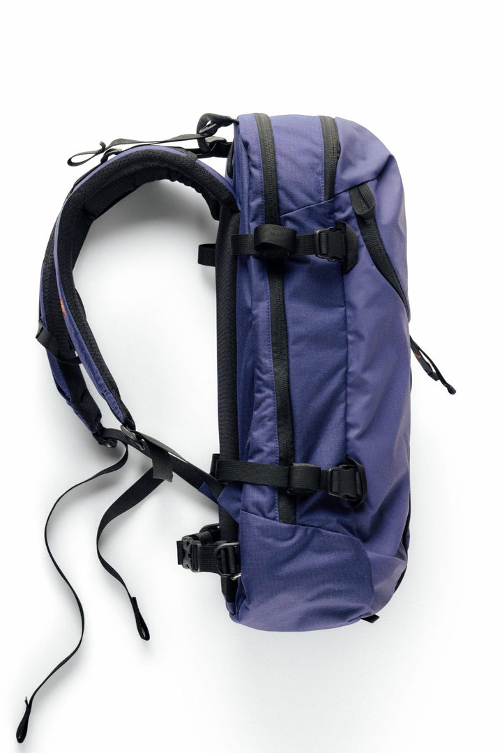 Mystery Ranch x 686 Qi 22L Snow Pack — GOTHIC PURPLE (vista 2)