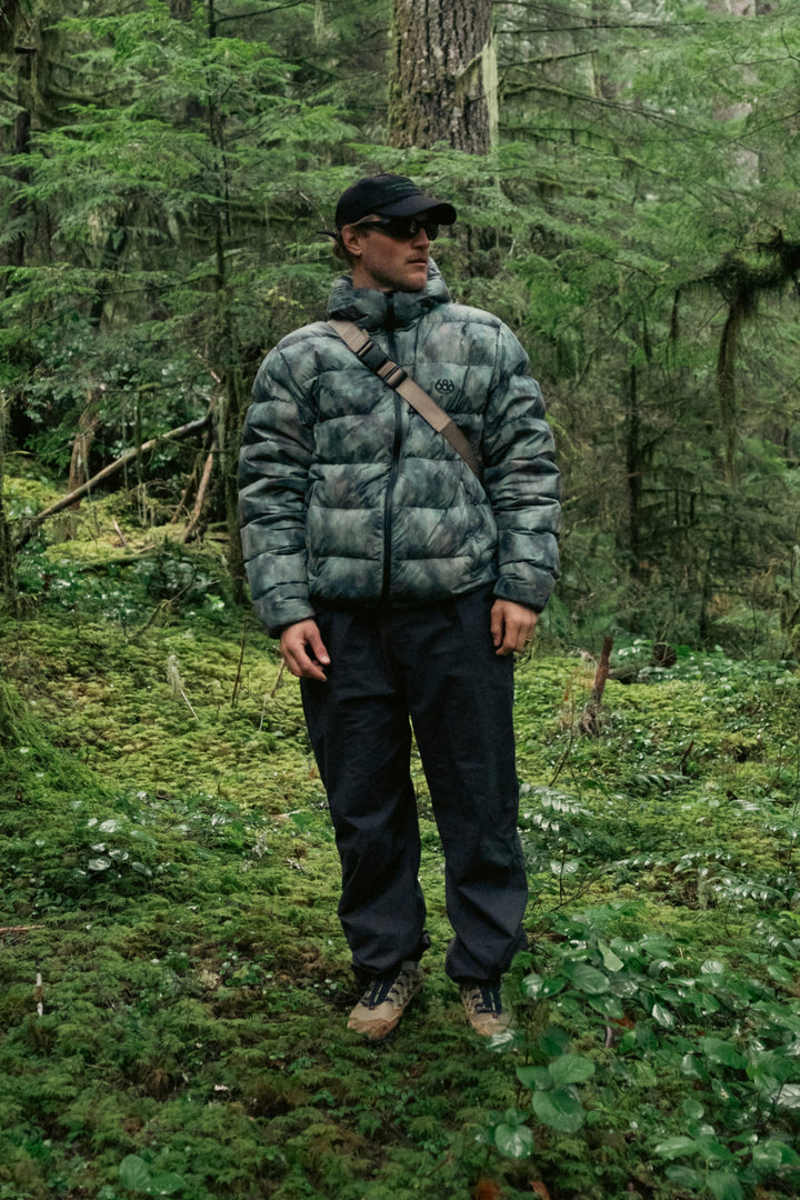 686 Men's WINDSTOPPER® Pyro™ Down Puffer Jacket by GORE-TEX® LABS — CHARCOAL PATINA (vista 2)
